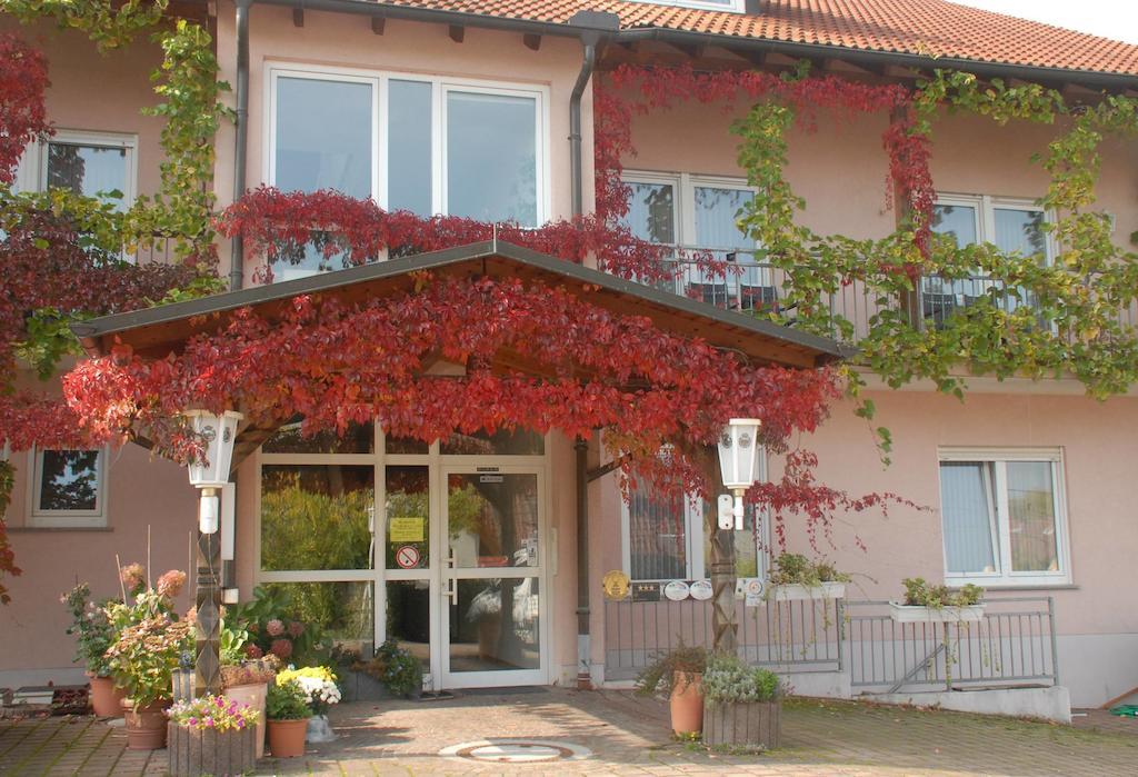 Hotel Gaestehaus Kleine Kalmit Landau in der Pfalz Exterior foto